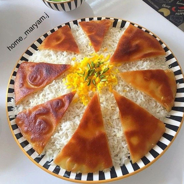تزیین برنج ساده و زیبا تزیین برنج بدون قالب تزیین برنج مجلسی تزیین برنج در دیس بیضی تزیین برنج عروس تزیین برنج با زعفران عکس