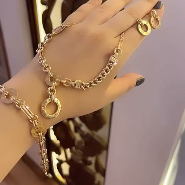 سرویس طلا عروس ۱۴۰۲ سرویس طلا عروس ۱۴۰۰ سرویس طلا عروس ظریف سرویس طلا جدید بدون نگین عکس سرویس طلا عروس جدید سرویس طلا اسپرت زنانه