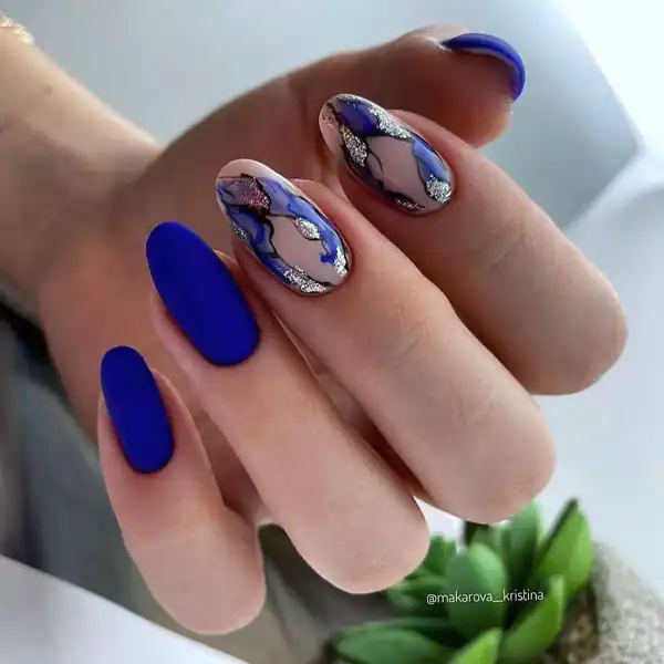 طراحی ناخن آبی