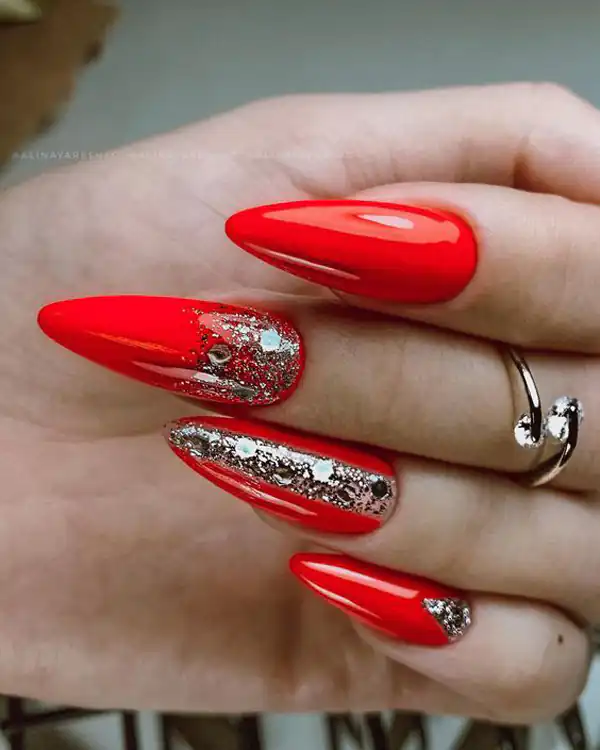 طراحی ناخن اکلیلی