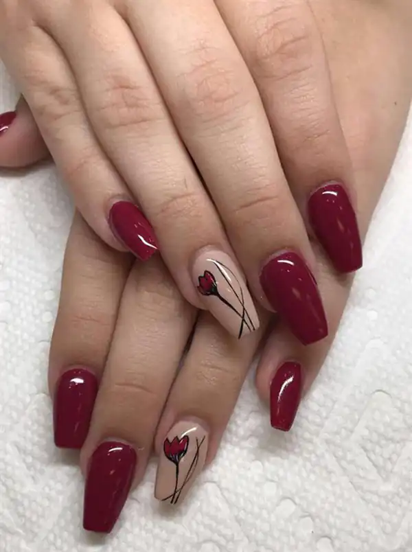 طراحی ناخن با لاک قرمز