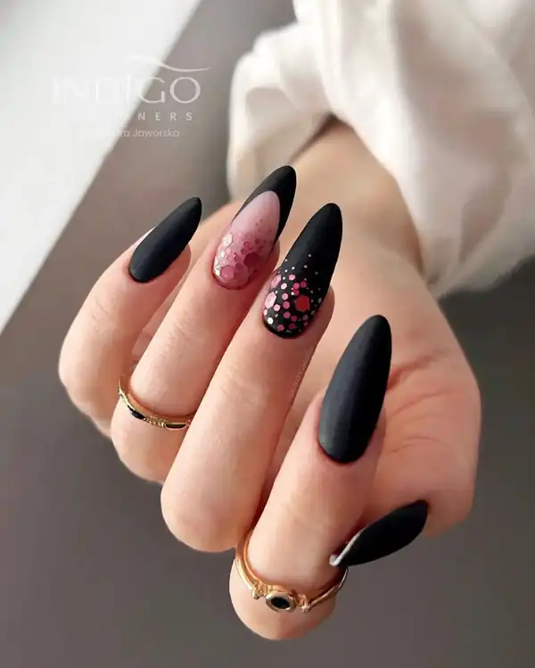 طراحی ناخن با لاک مشکی