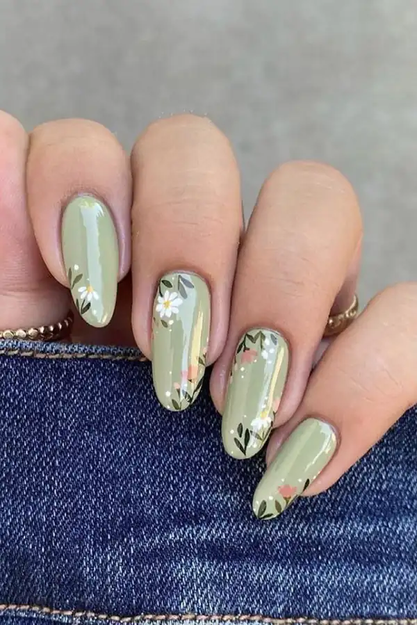 طراحی ناخن با لاک سبز
