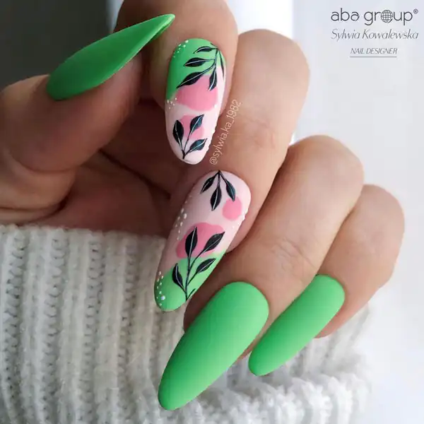 طراحی ناخن با لاک سبز