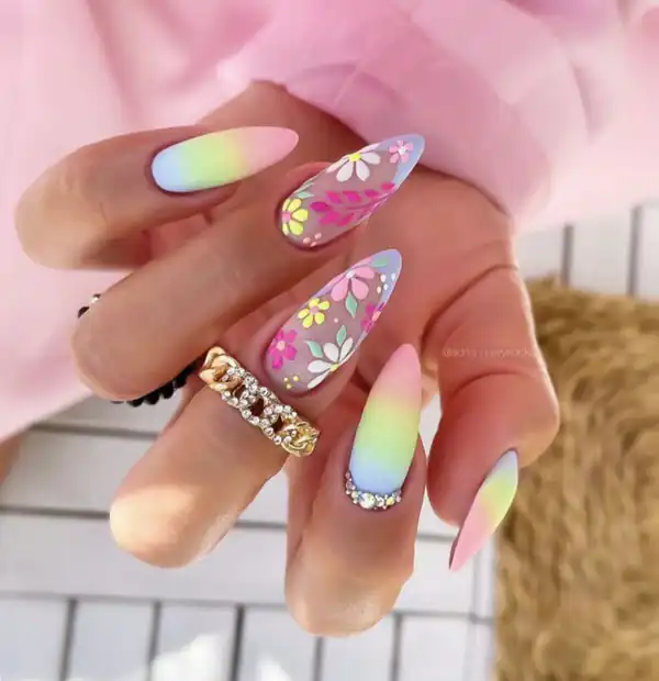 طراحی ناخن گلدار