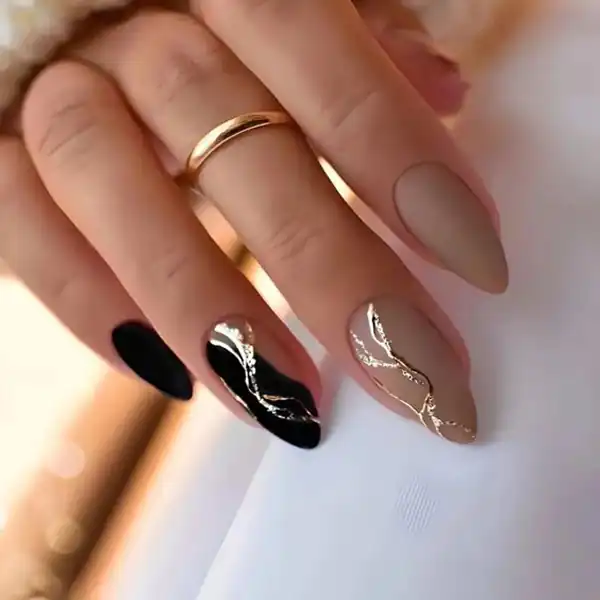 طراحی ناخن مشکی