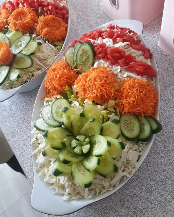 تزیین سالاد فصل برای مهمانی