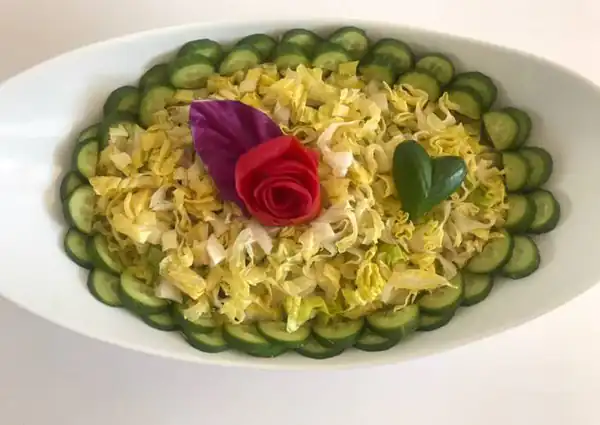 تزیین سالاد کاهو مجلسی