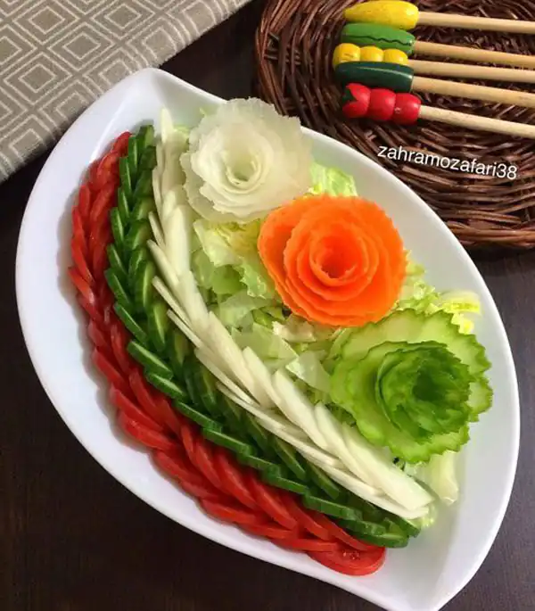تزیین سالاد کاهو مجلسی