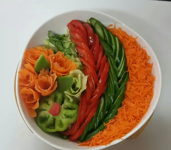 تزیین سالاد کاهو مجلسی