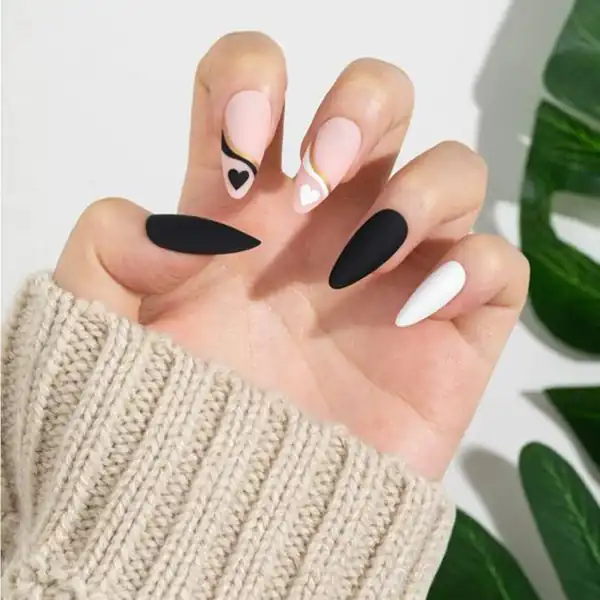 طراحی قلب روی ناخن