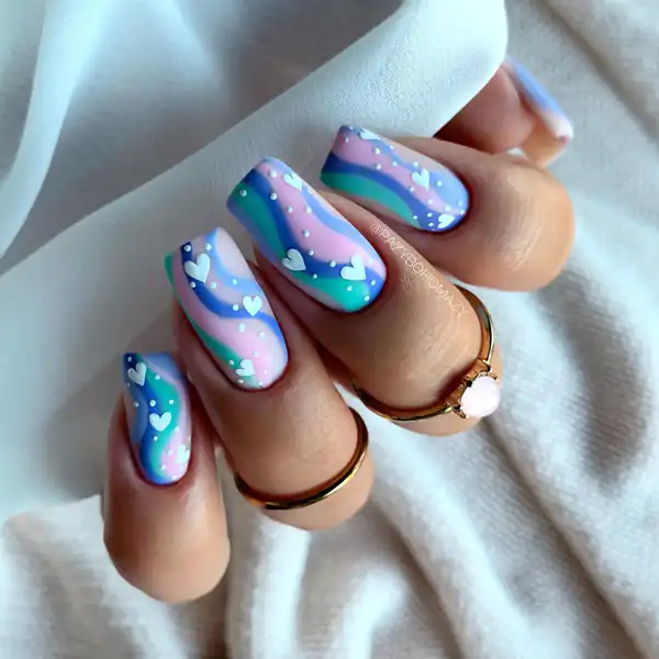 طراحی قلب روی ناخن