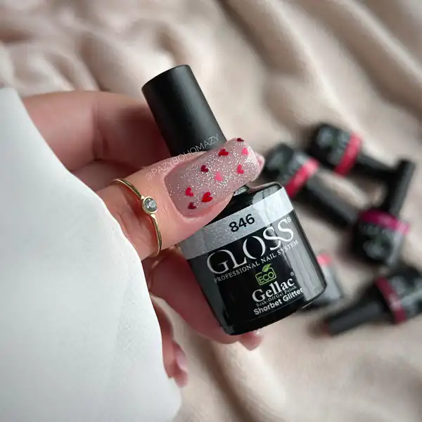طراحی قلب روی ناخن