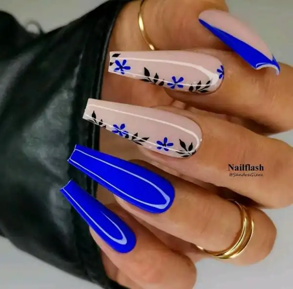 طراحی ناخن آبی کاربنی