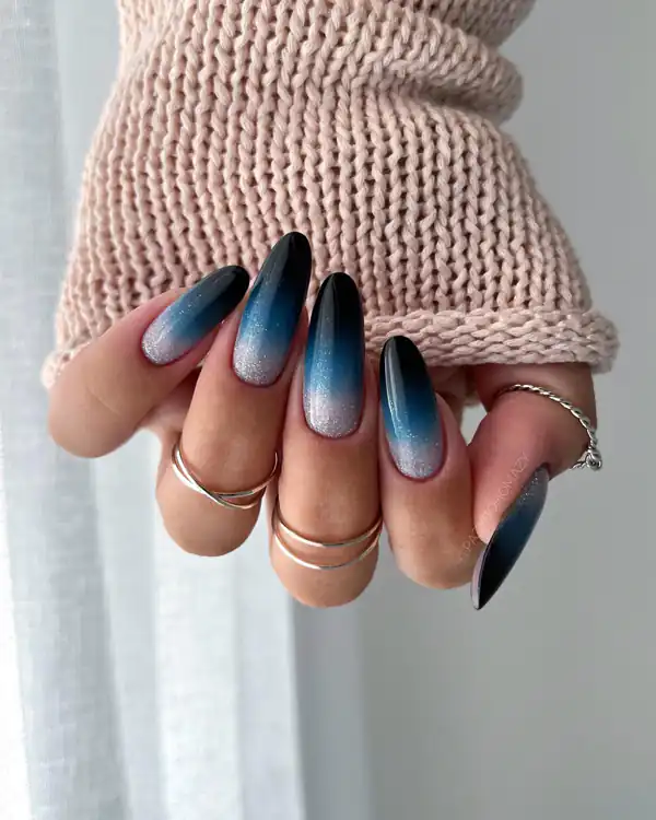 طراحی ناخن آبی کاربنی