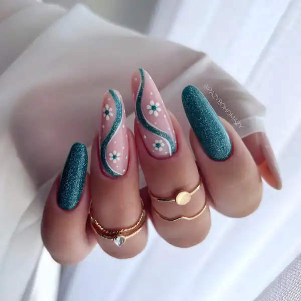 طراحی ناخن آبی و سفید