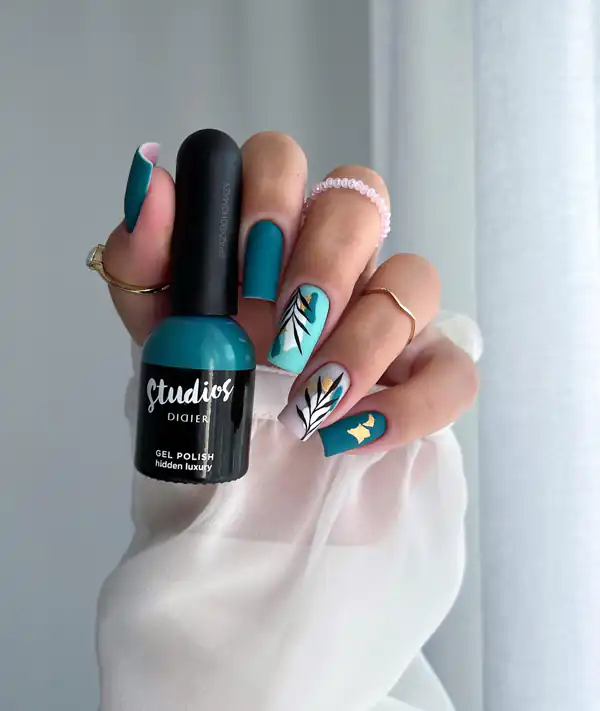 طراحی ناخن با لاک آبی