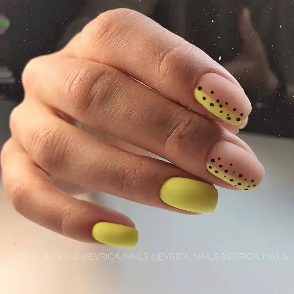 طراحی ناخن خال خالی