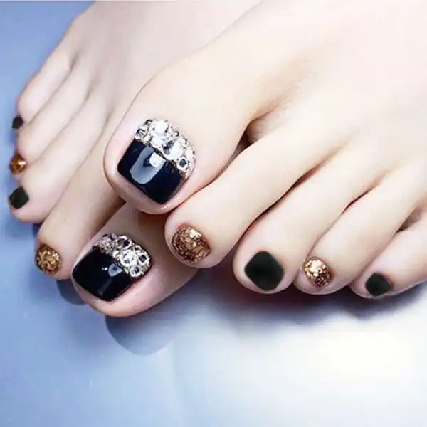 طراحی ناخن پا عروسکی