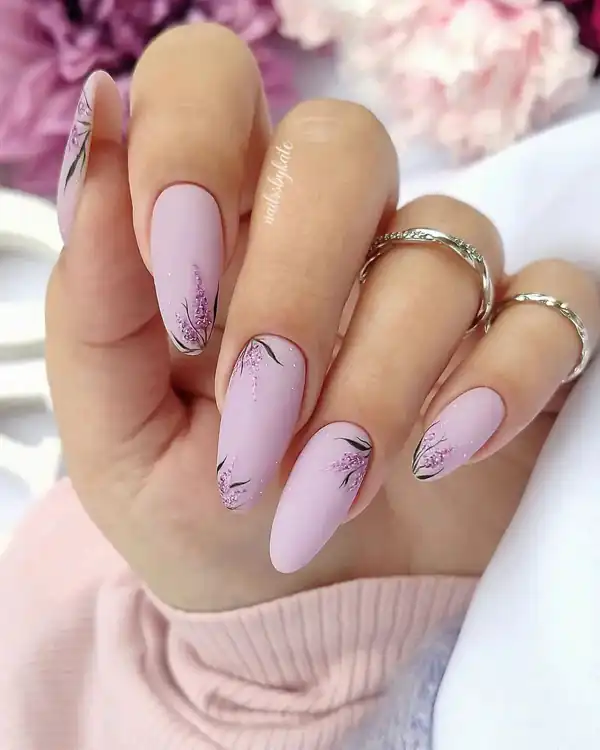 طراحی ناخن ساده اما شیک