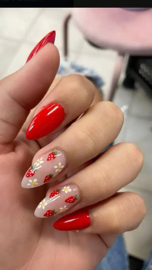 طراحی ناخن توت فرنگی