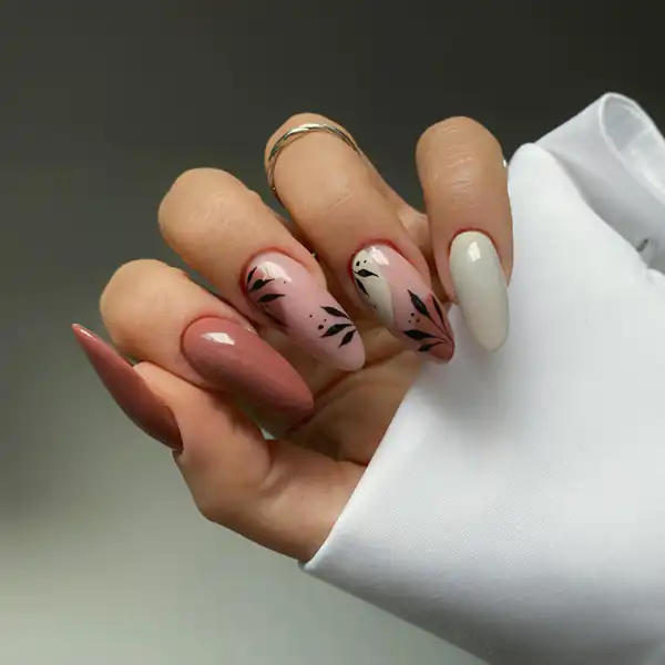طراحی ناخن زنانه ساده