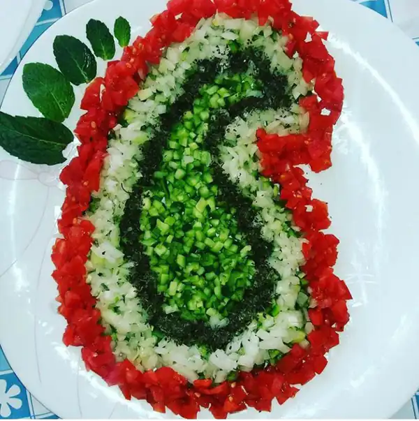 تزیین سالاد شیرازی ساده
