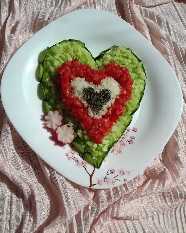 تزیین سالاد شیرازی ساده