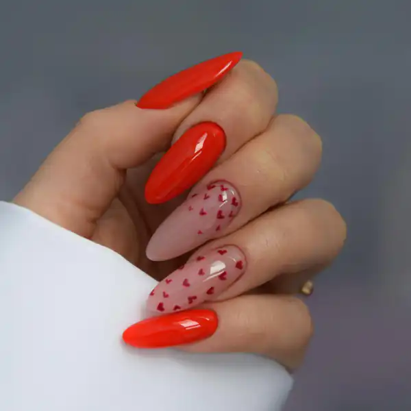 عکس طراحی ناخن قلبی