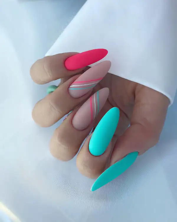 طراحی ناخن خطی