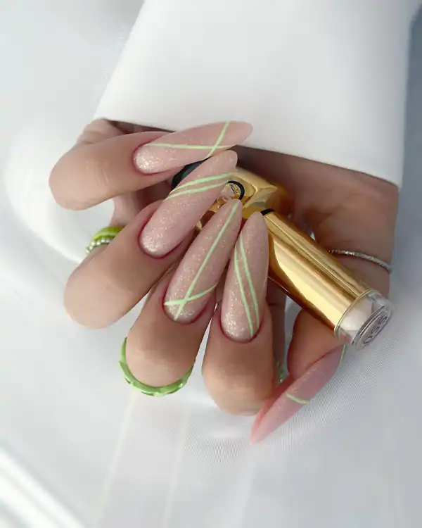 طراحی ناخن خطی