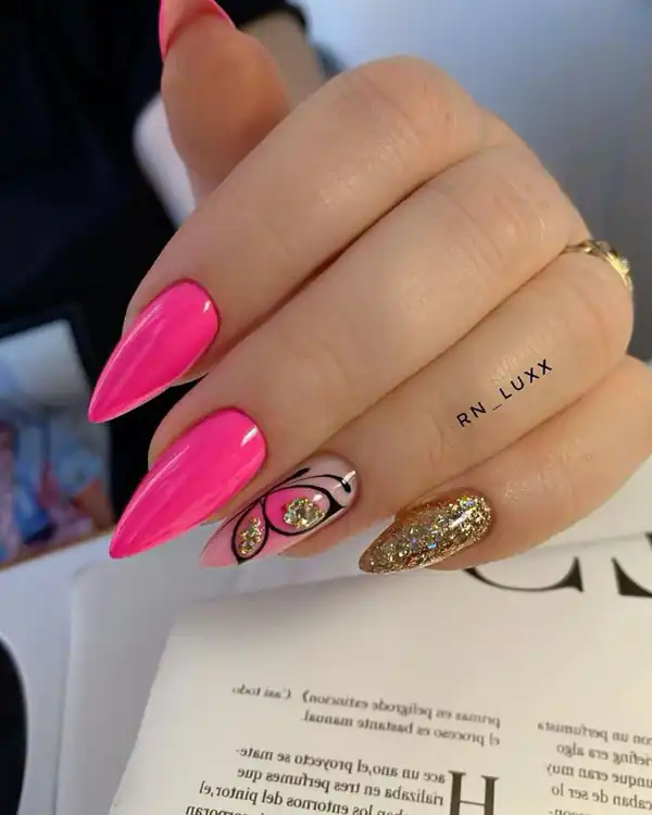طراحی ناخن ساده اکلیلی