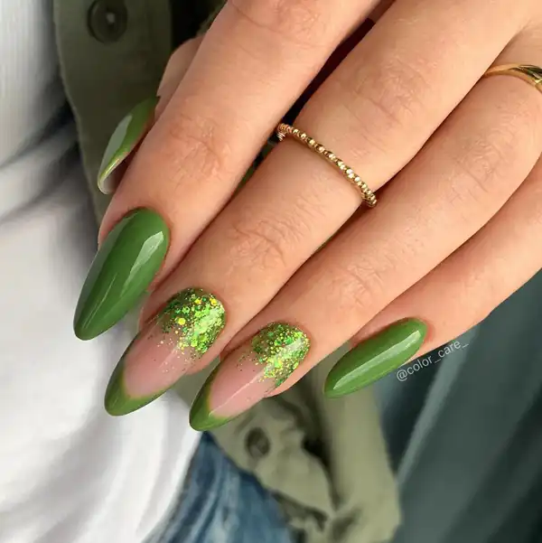 طراحی ناخن ساده اکلیلی