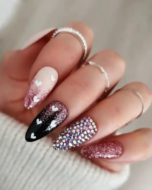 طراحی ناخن با نگین ریز
