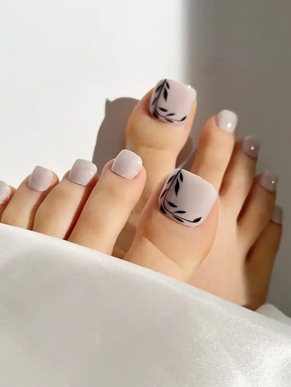 طراحی ناخن پا دخترانه