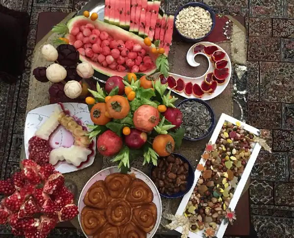 تزیین میز شب یلدا عروس