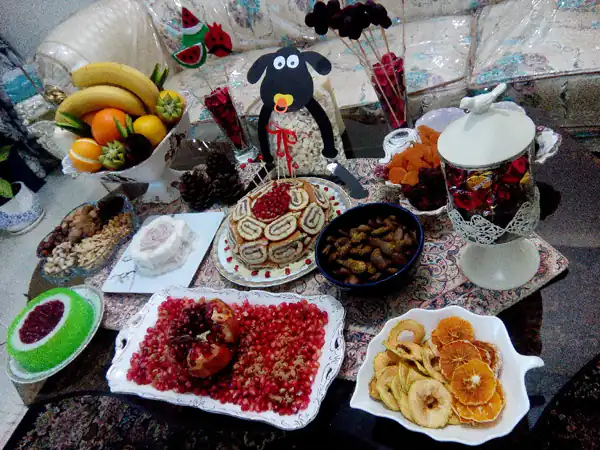 تزیین میز شب یلدا عروس