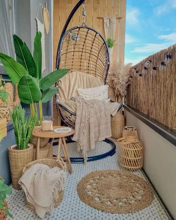 دکوراسیون بالکن بزرگ