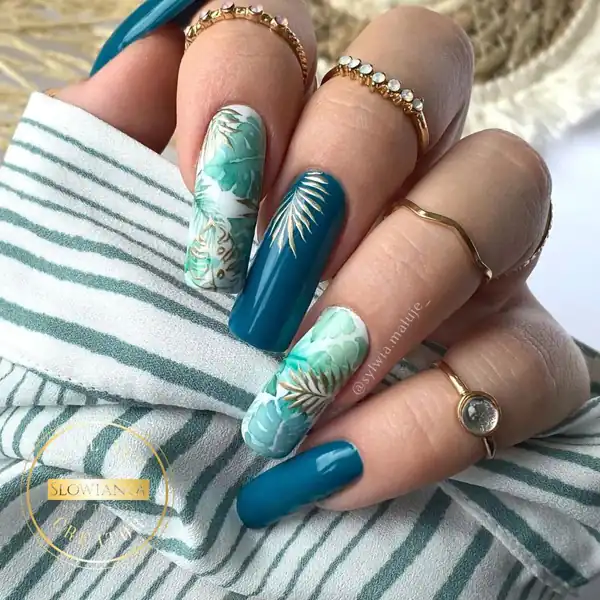 طراحی ناخن ابی ساده