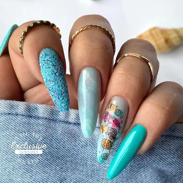 طراحی ناخن ابی ساده