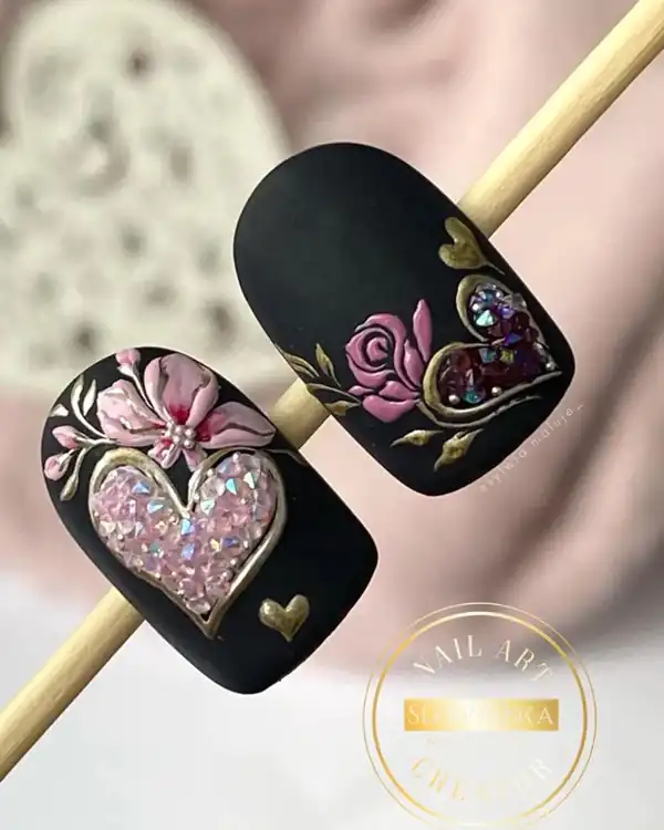 طراحی ناخن قلبی