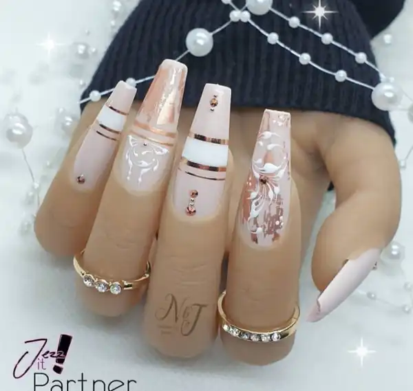 مدل طراحی ناخن شیک و ساده