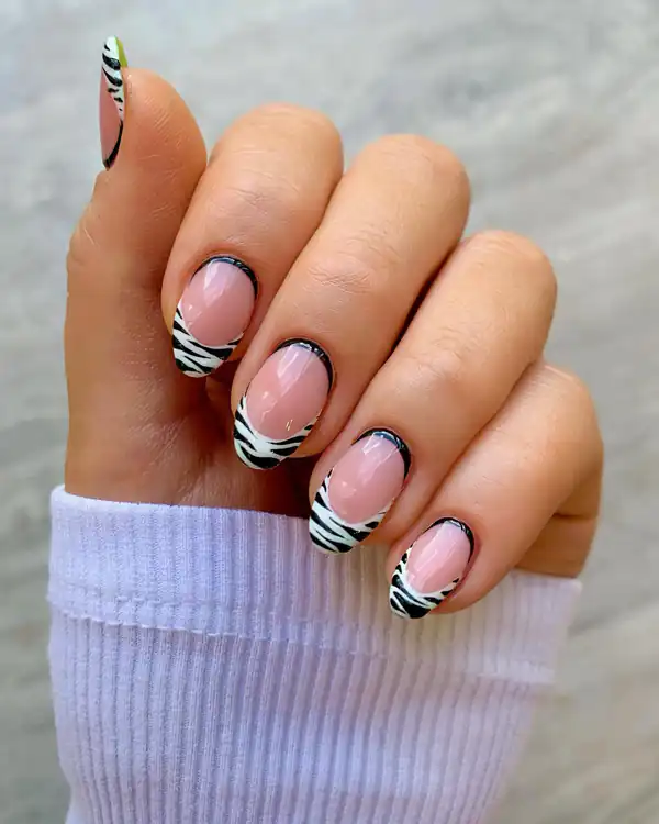 طراحی ناخن کوتاه شیک