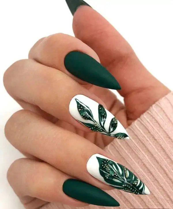 طراحی ناخن سبز و سفید