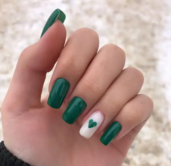 طراحی ناخن سبز و سفید