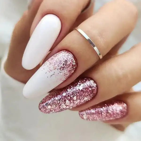 طراحی ناخن ساده با لاک سفید
