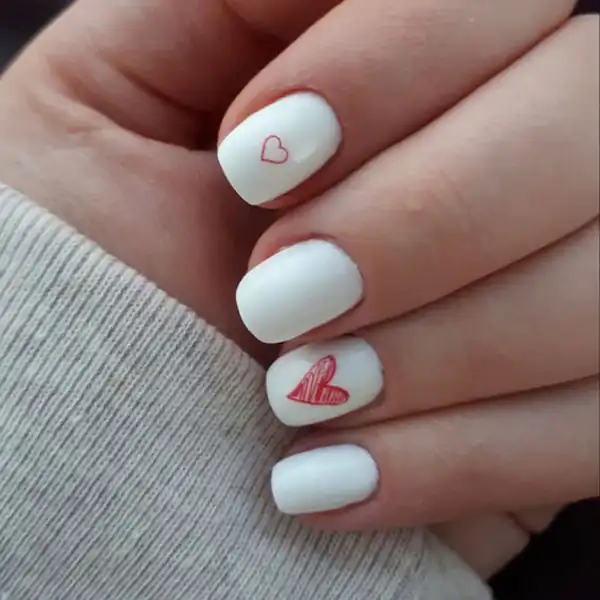 طراحی ناخن ساده با لاک سفید