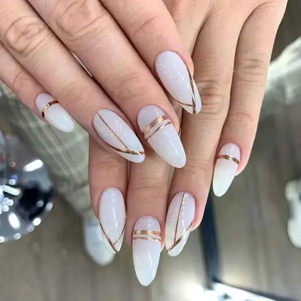 طراحی ناخن ساده با لاک سفید