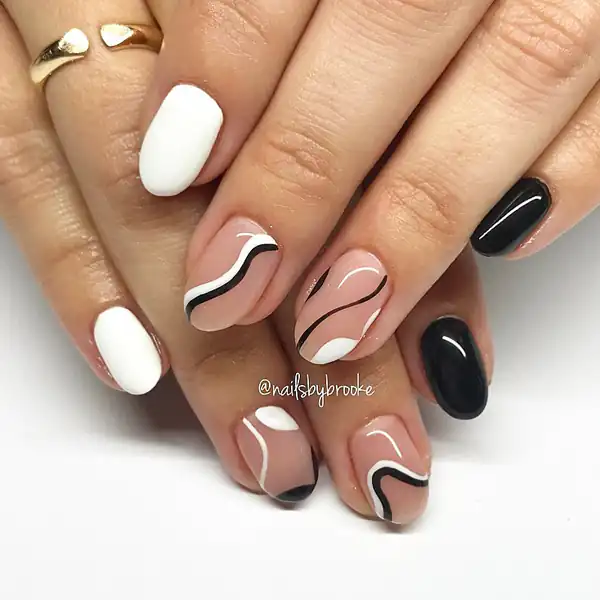 طراحی ناخن ساده با لاک سفید