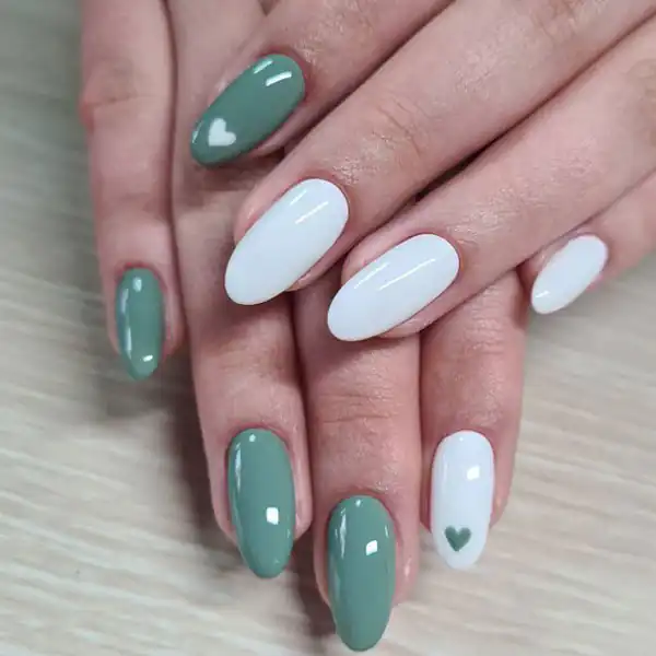 طراحی ناخن ساده با لاک سفید
